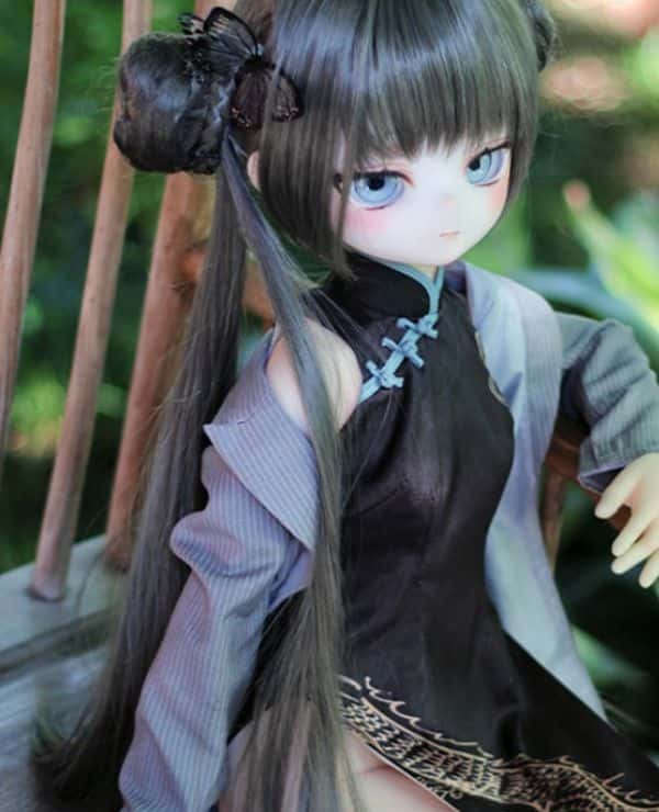 MOZUDOLL 85cm Kisaki A-cup love doll with soft vinyl head and TPE body: Skin color, eye color, makeup, wig, and costume are exactly as shown in the promotional photos. This is a great value product that can be used as both a sex doll and an anime doll.